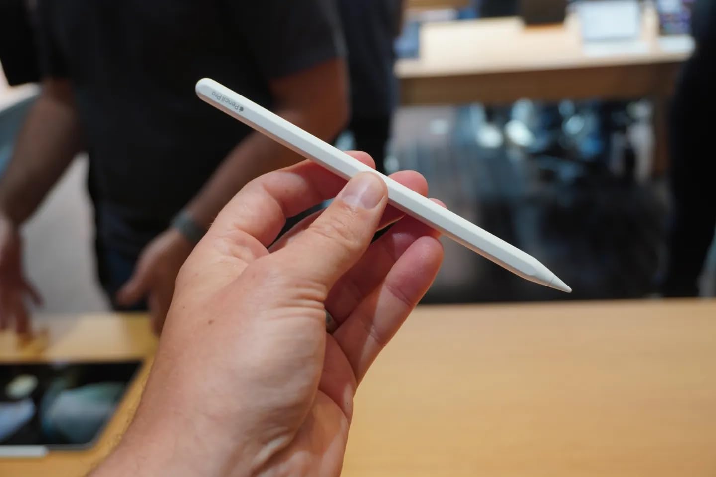 Apple Pencil Pro penna iPad ricarica wireless
