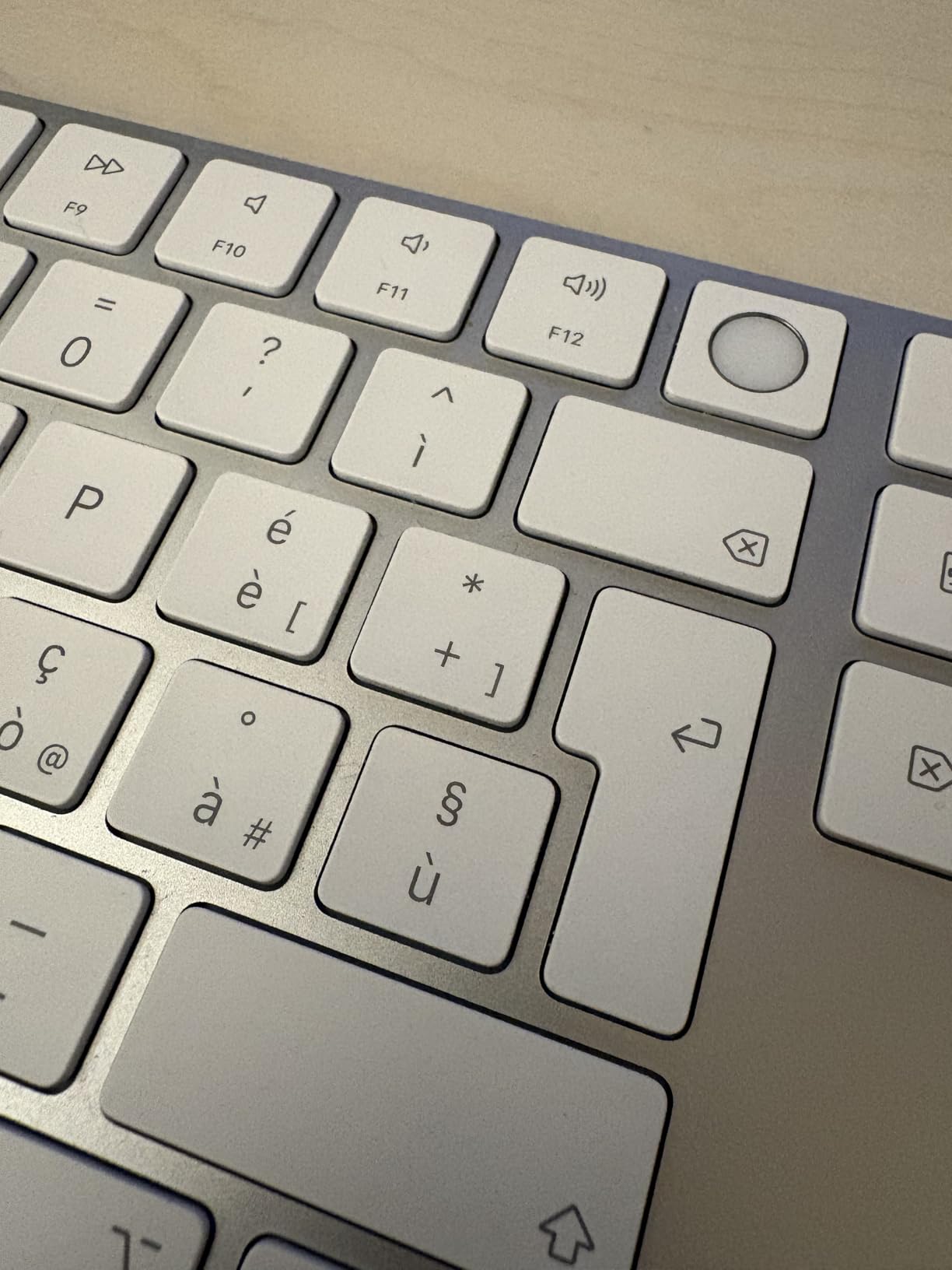 Apple Magic Keyboard Touch ID tastiera italiano tasti bianchi