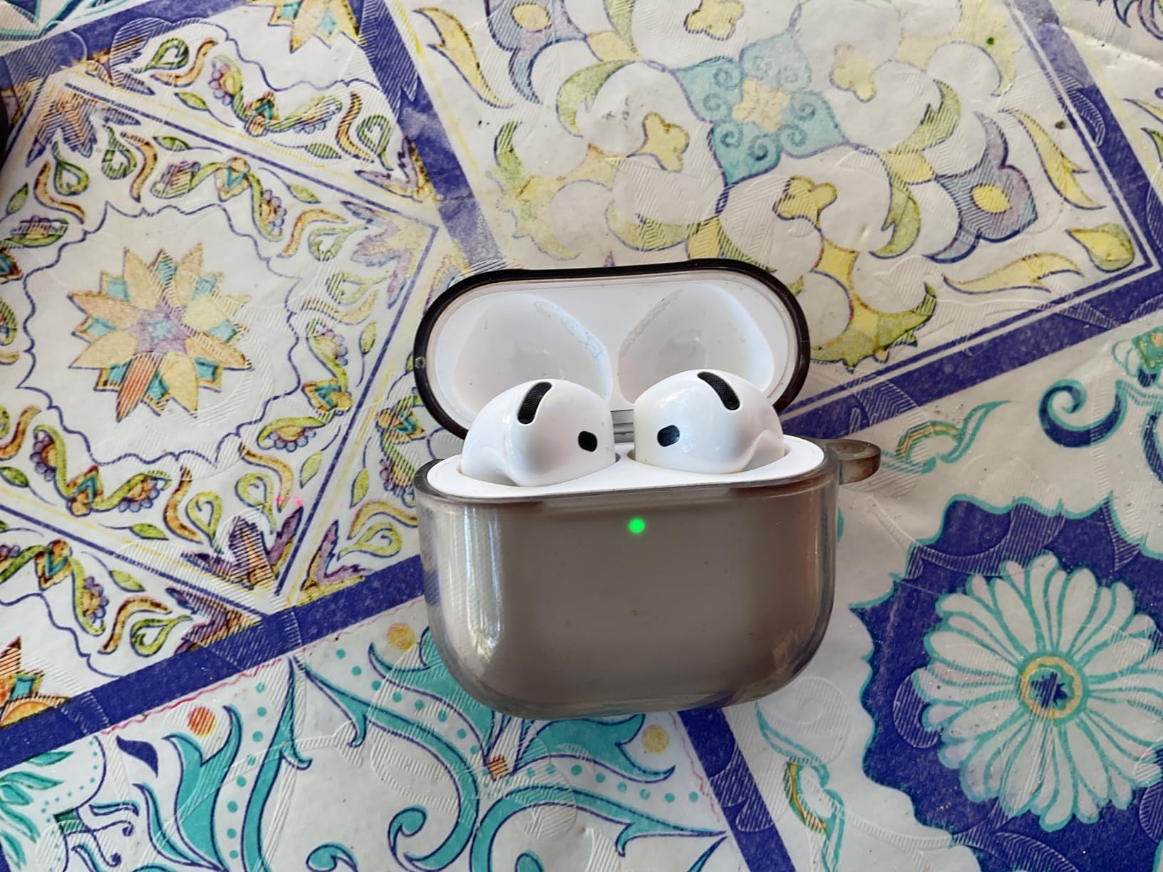 Apple AirPods 4 auricolari wireless senza cancellazione rumore USB-C
