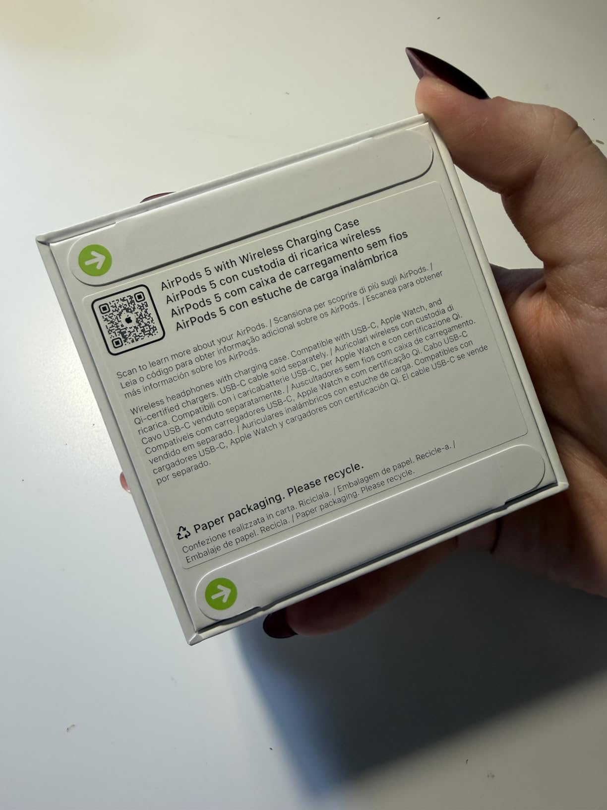 Apple AirPods 5 auricolari wireless con custodia wireless