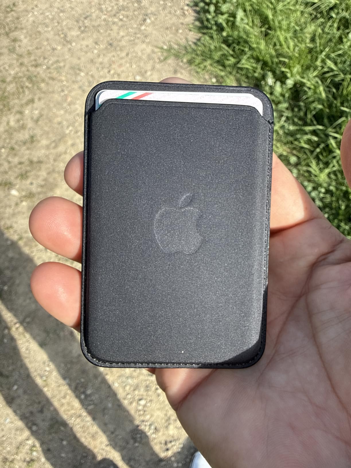 Apple FineWoven portafoglio MagSafe iPhone nero riciclato