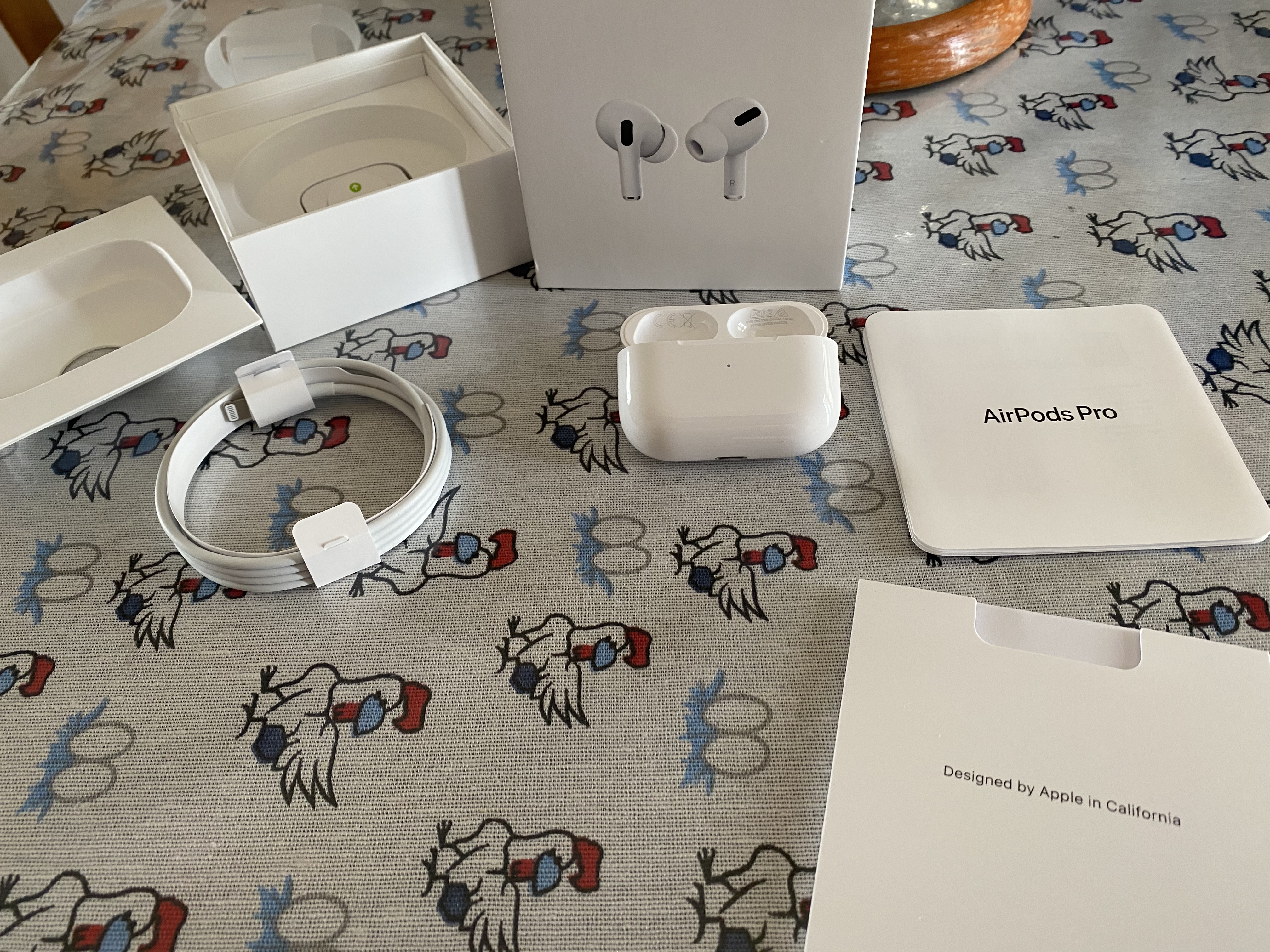 Apple AirPods Pro auricolari wireless bianchi cancellazione rumore