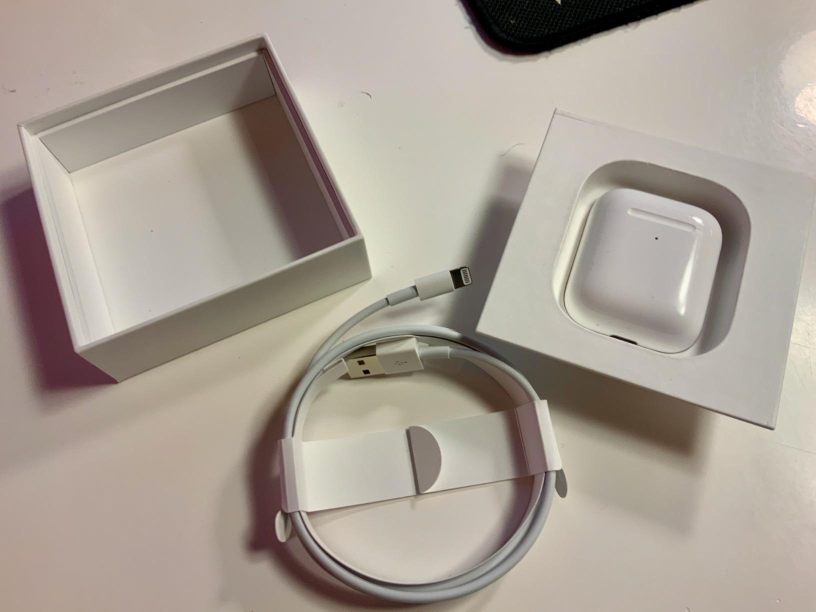 Apple AirPods auricolari wireless custodia ricarica Qi