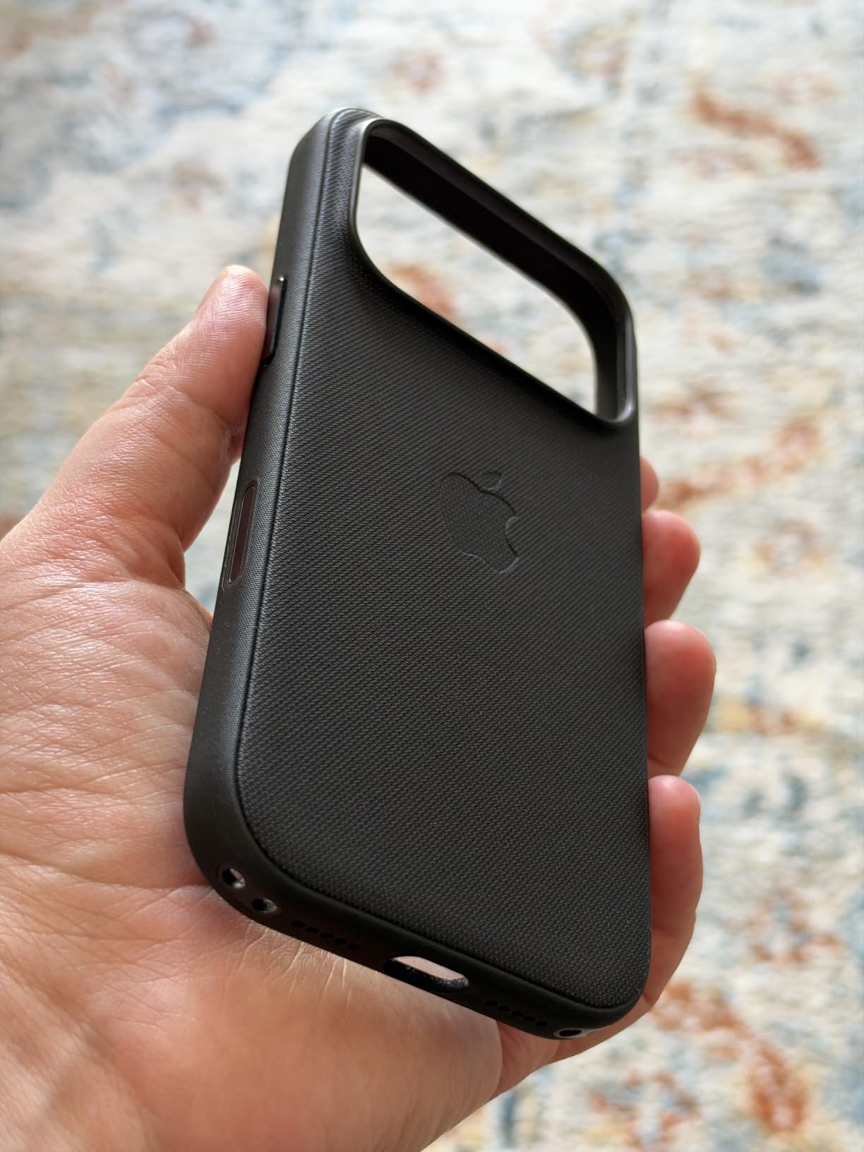 Apple TechWoven iPhone 18 Pro custodia MagSafe Gelso