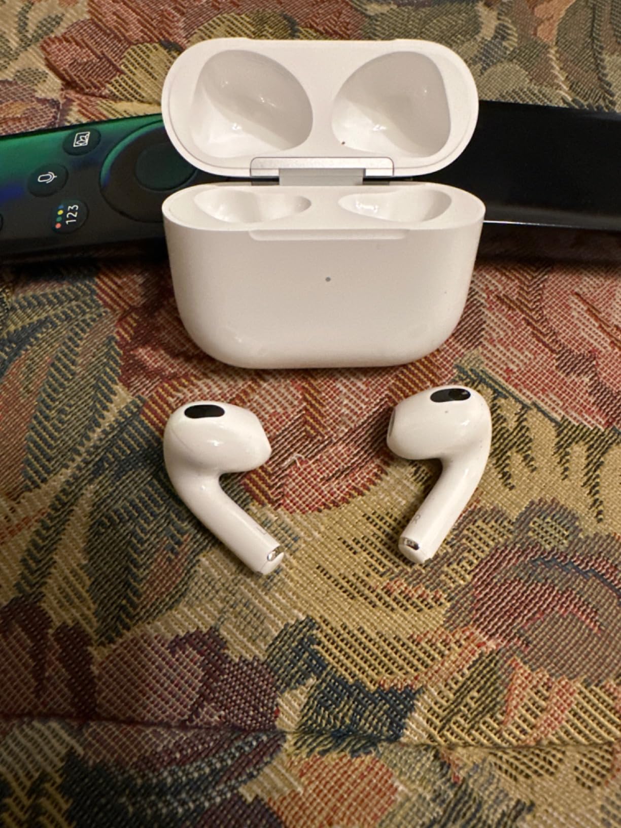Apple AirPods 3a generazione cuffie ricondizionate Lightning audio spaziale