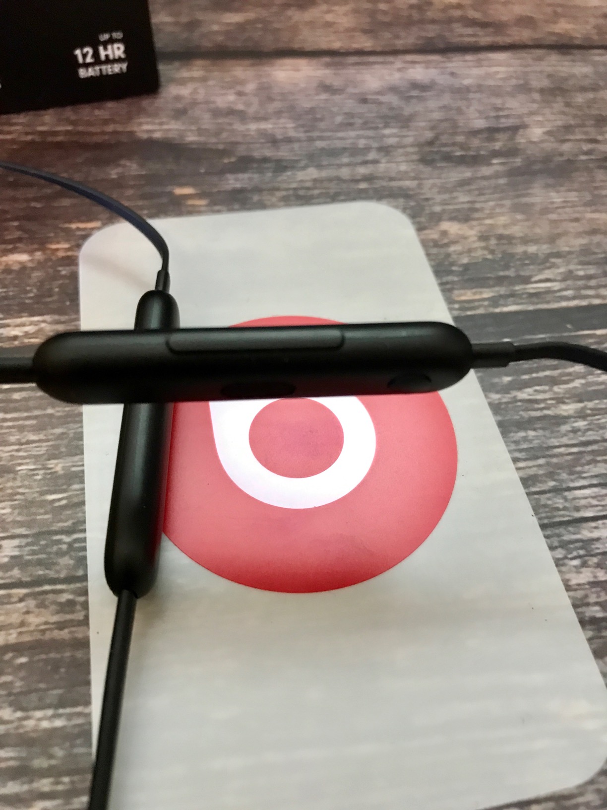 Beats Flex auricolari wireless nero 12 ore bluetooth