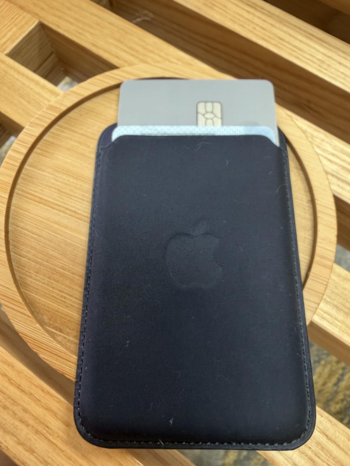 Apple FineWoven portafoglio MagSafe Muschio tessuto riciclato