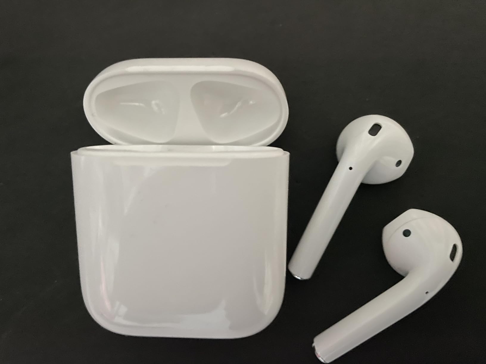 Apple AirPods 2ª generazione auricolari con custodia con cavo