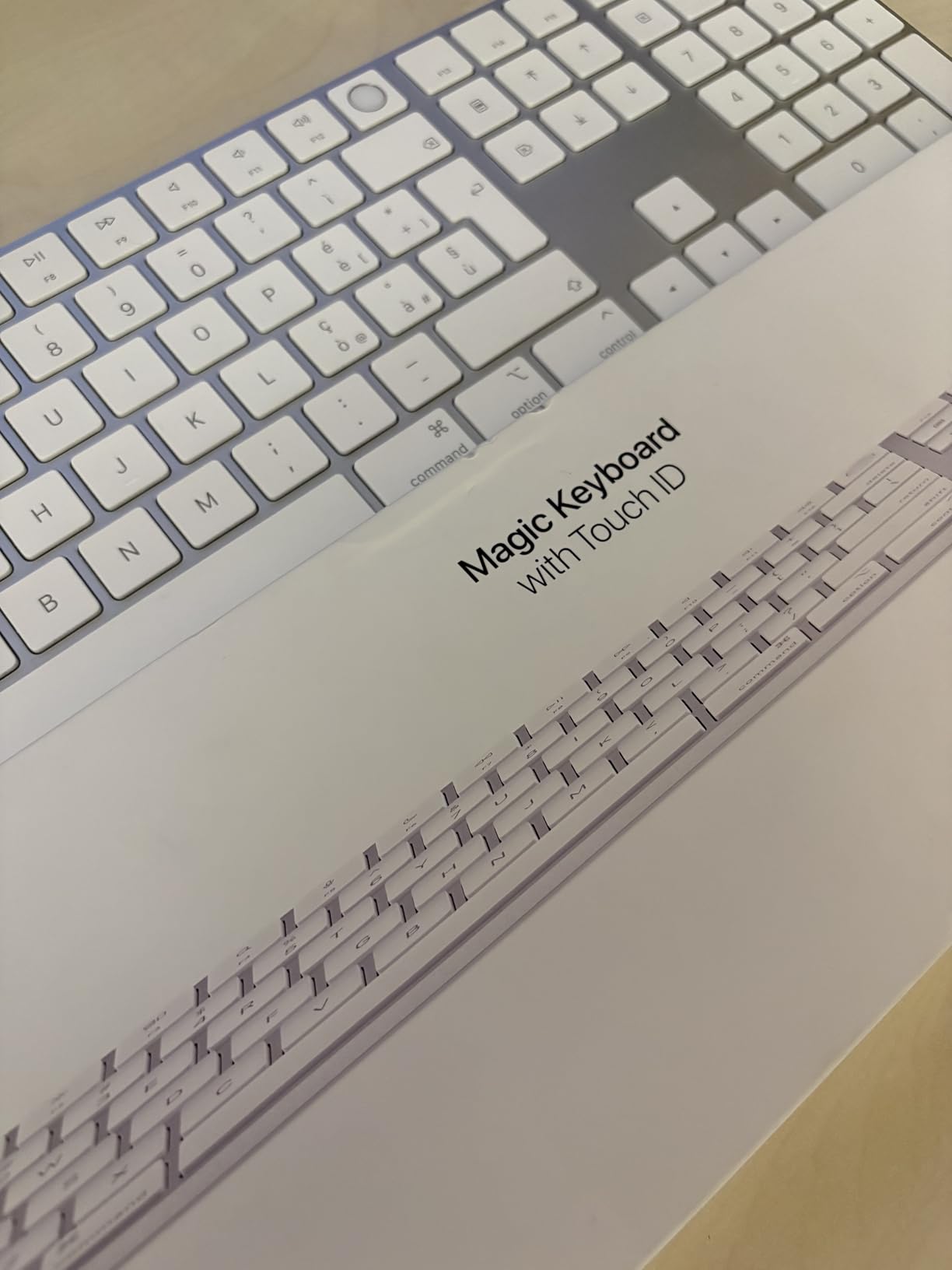 Apple Magic Keyboard Touch ID tastiera italiano tasti bianchi