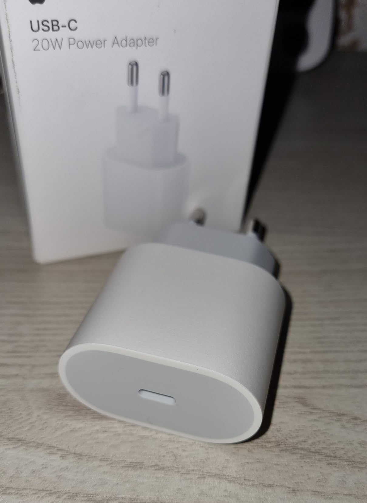 Apple USB-C 20W caricabatterie solo alimentatore