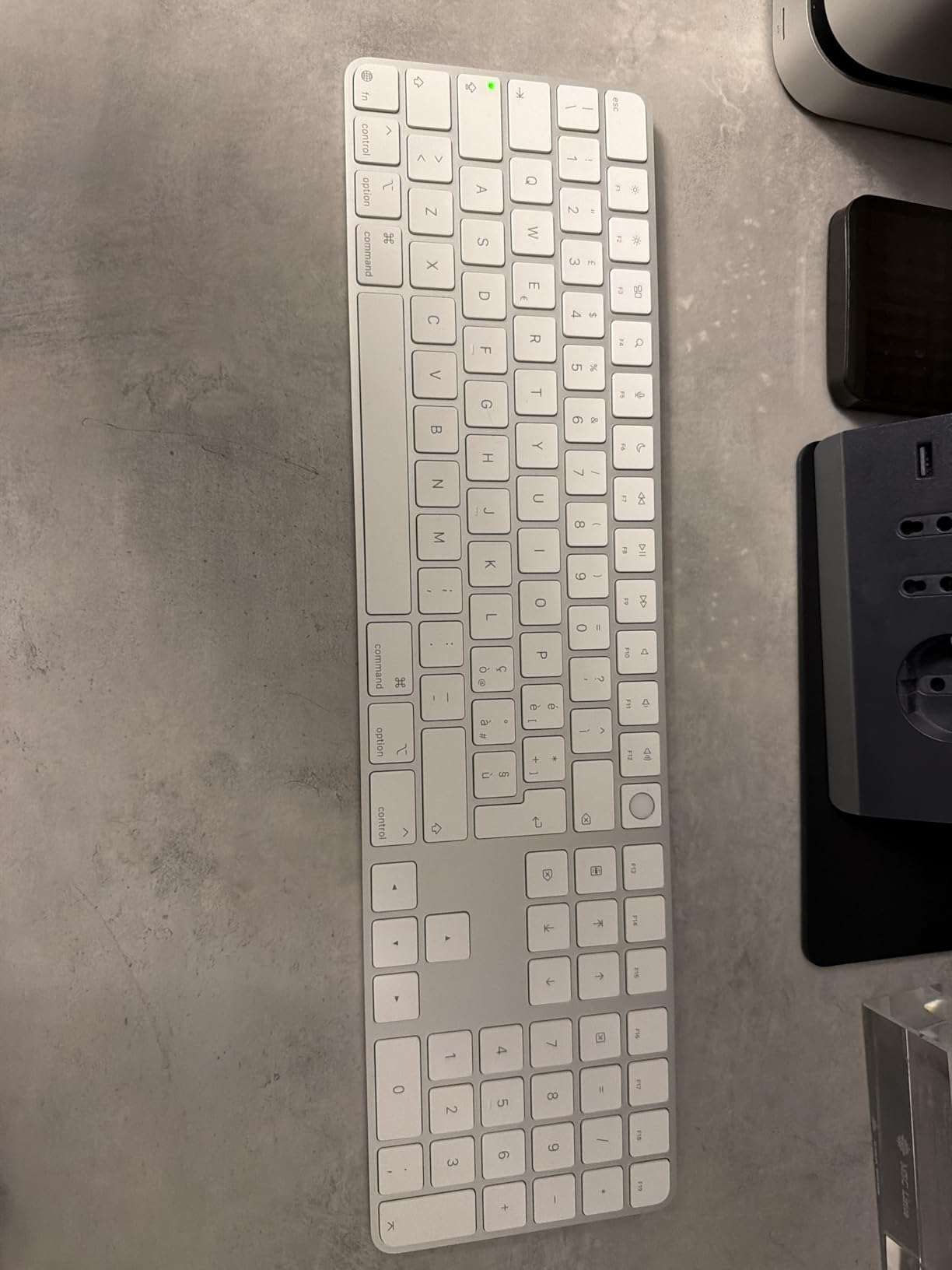 Apple Magic Keyboard Touch ID tastiera italiano tasti bianchi