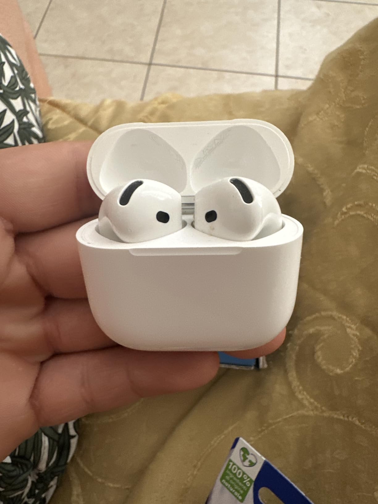 Apple AirPods 4 auricolari wireless senza cancellazione rumore USB-C