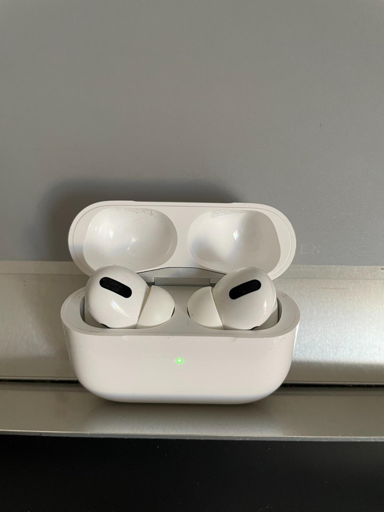 Apple AirPods Pro auricolari wireless bianchi cancellazione rumore