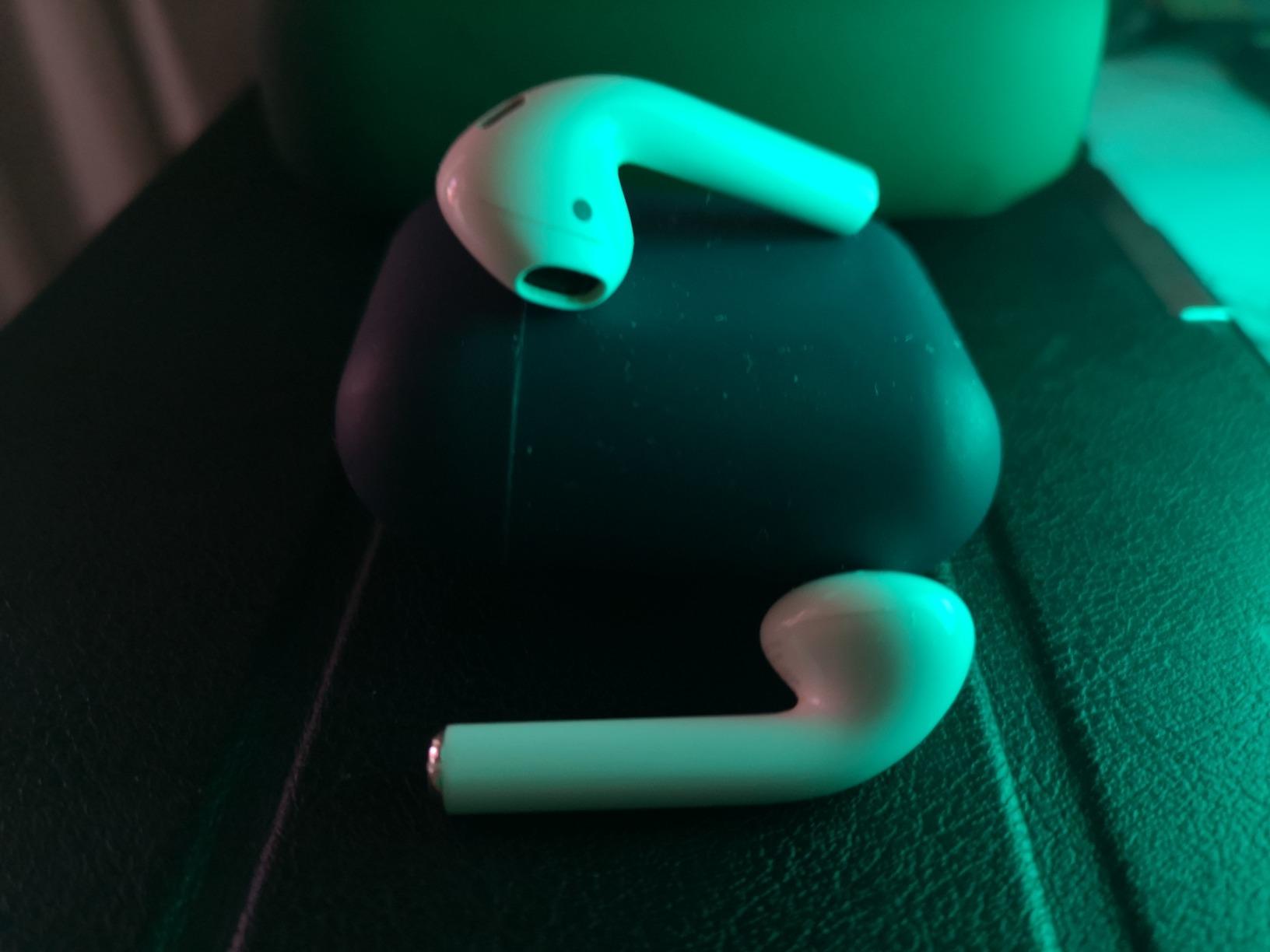 Apple AirPods 2ª generazione auricolari con custodia con cavo