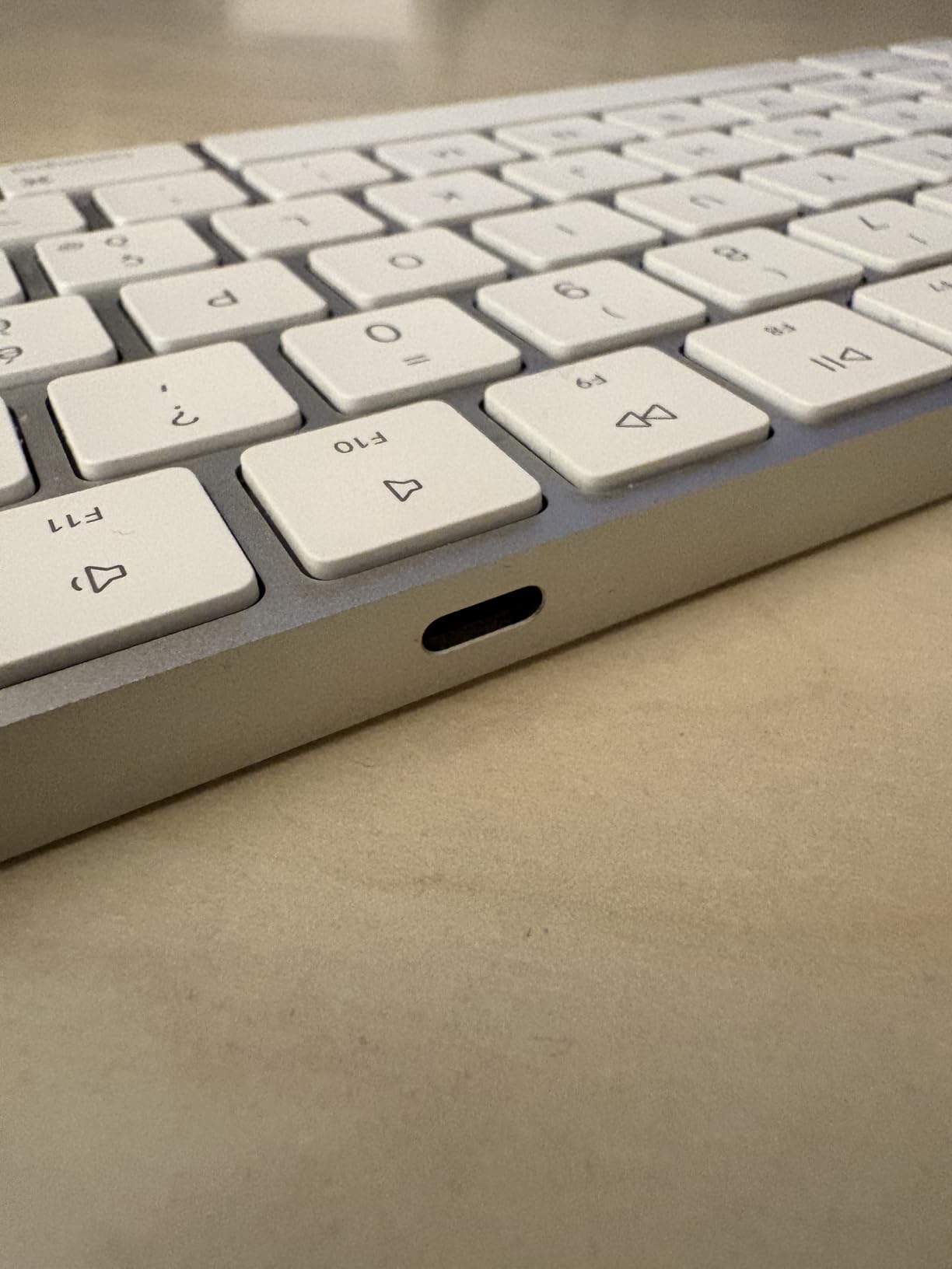 Apple Magic Keyboard Touch ID tastiera italiano tasti bianchi