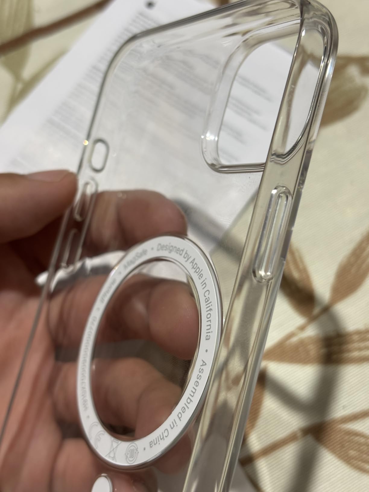 Apple custodia MagSafe trasparente iPhone 15 Plus anti ingiallimento