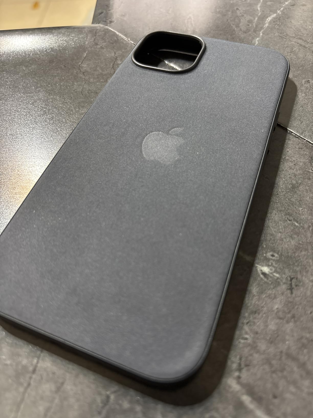 Apple FineWoven custodia iPhone 15 Plus MagSafe nera