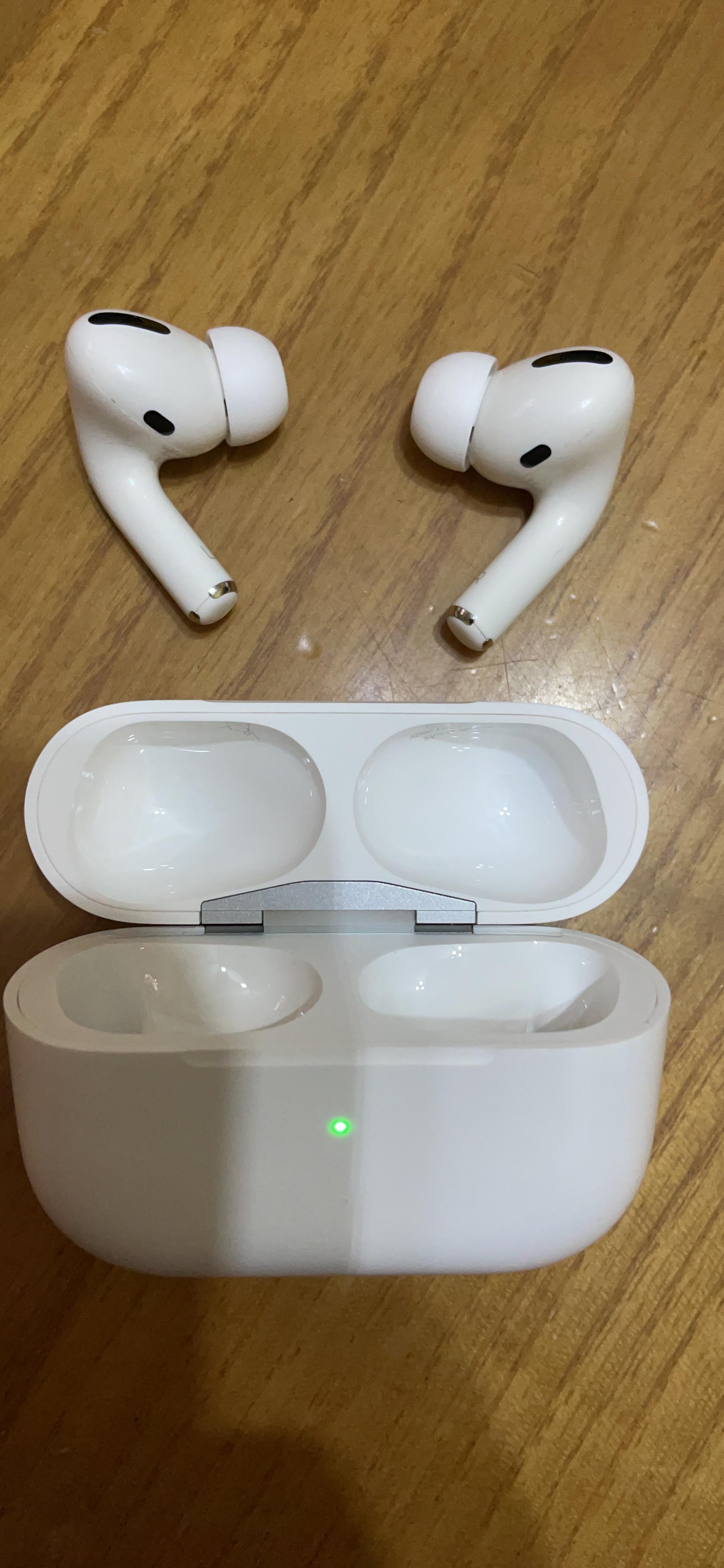 Apple AirPods Pro auricolari wireless bianchi cancellazione rumore