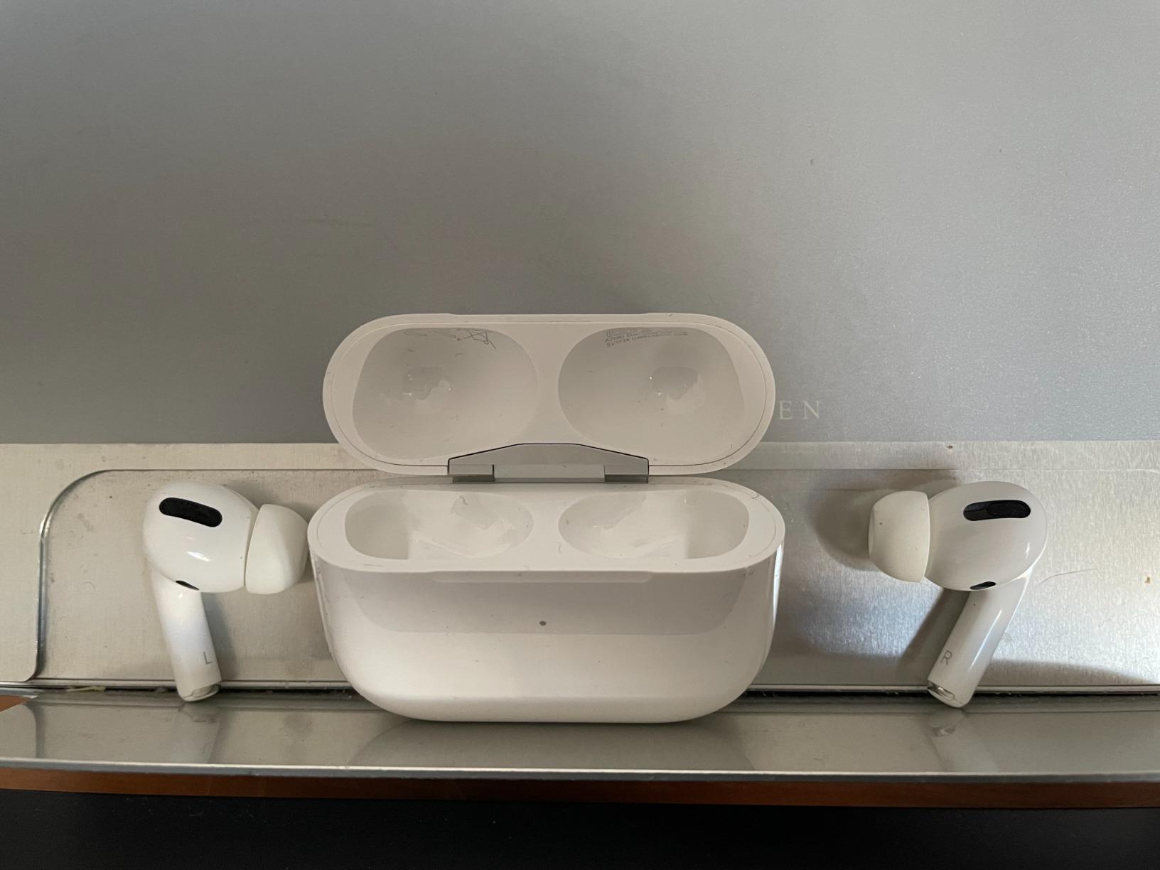 Apple AirPods Pro auricolari wireless bianchi cancellazione rumore