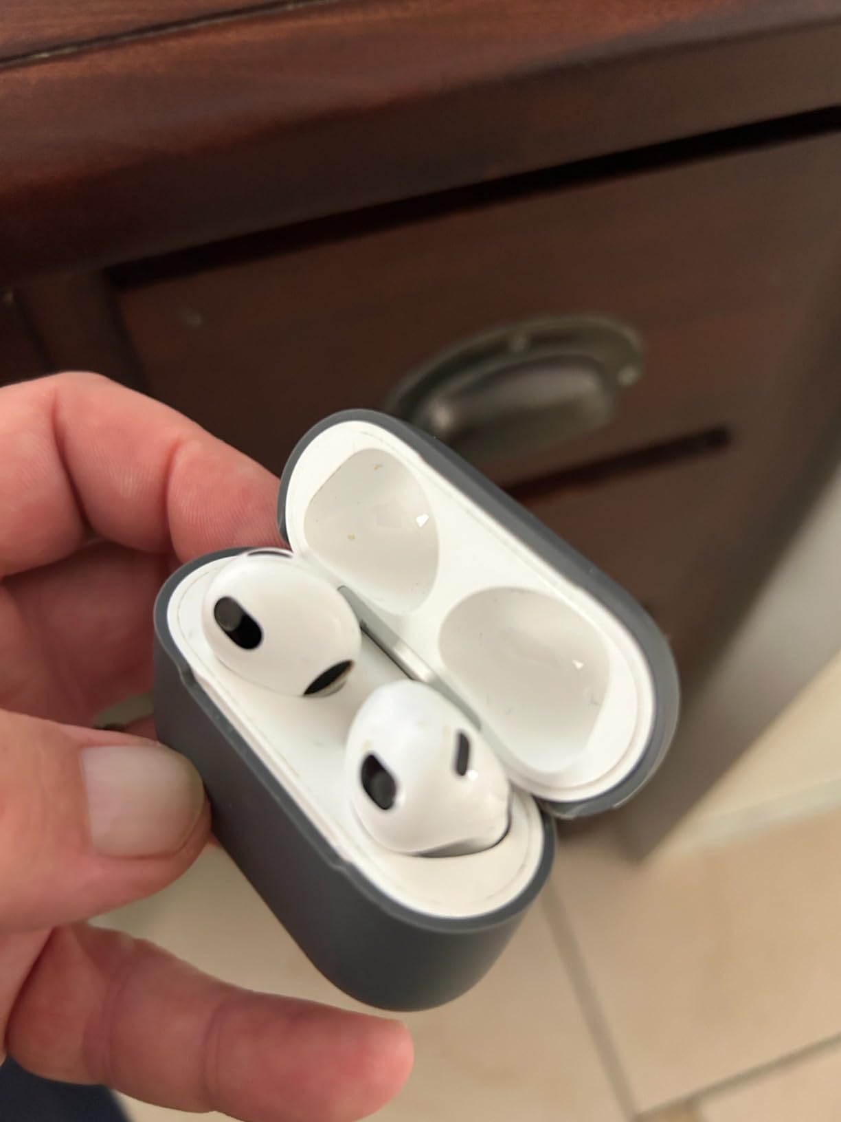Apple AirPods 3a generazione cuffie ricondizionate Lightning audio spaziale