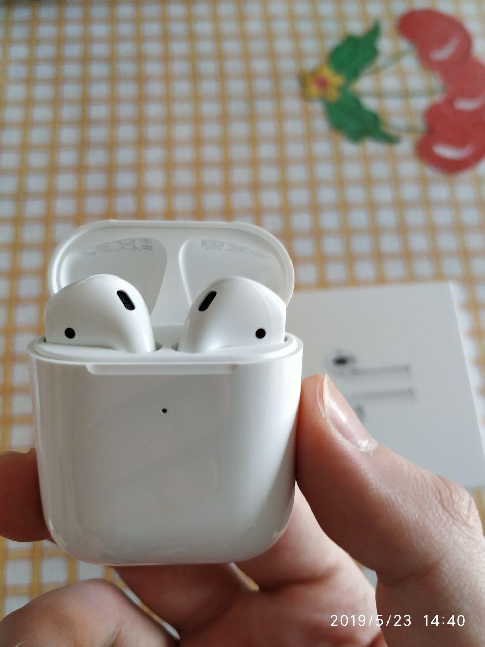 Apple AirPods auricolari wireless custodia ricarica Qi