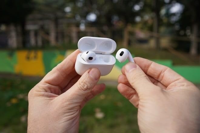 Apple AirPods terza generazione auricolari bluetooth custodia Lightning