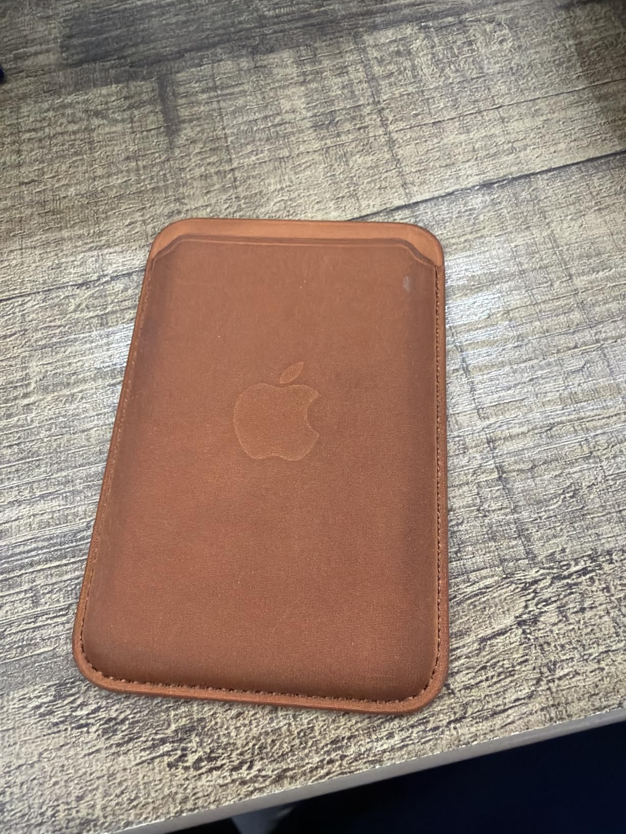 Apple FineWoven portafoglio MagSafe Muschio tessuto riciclato