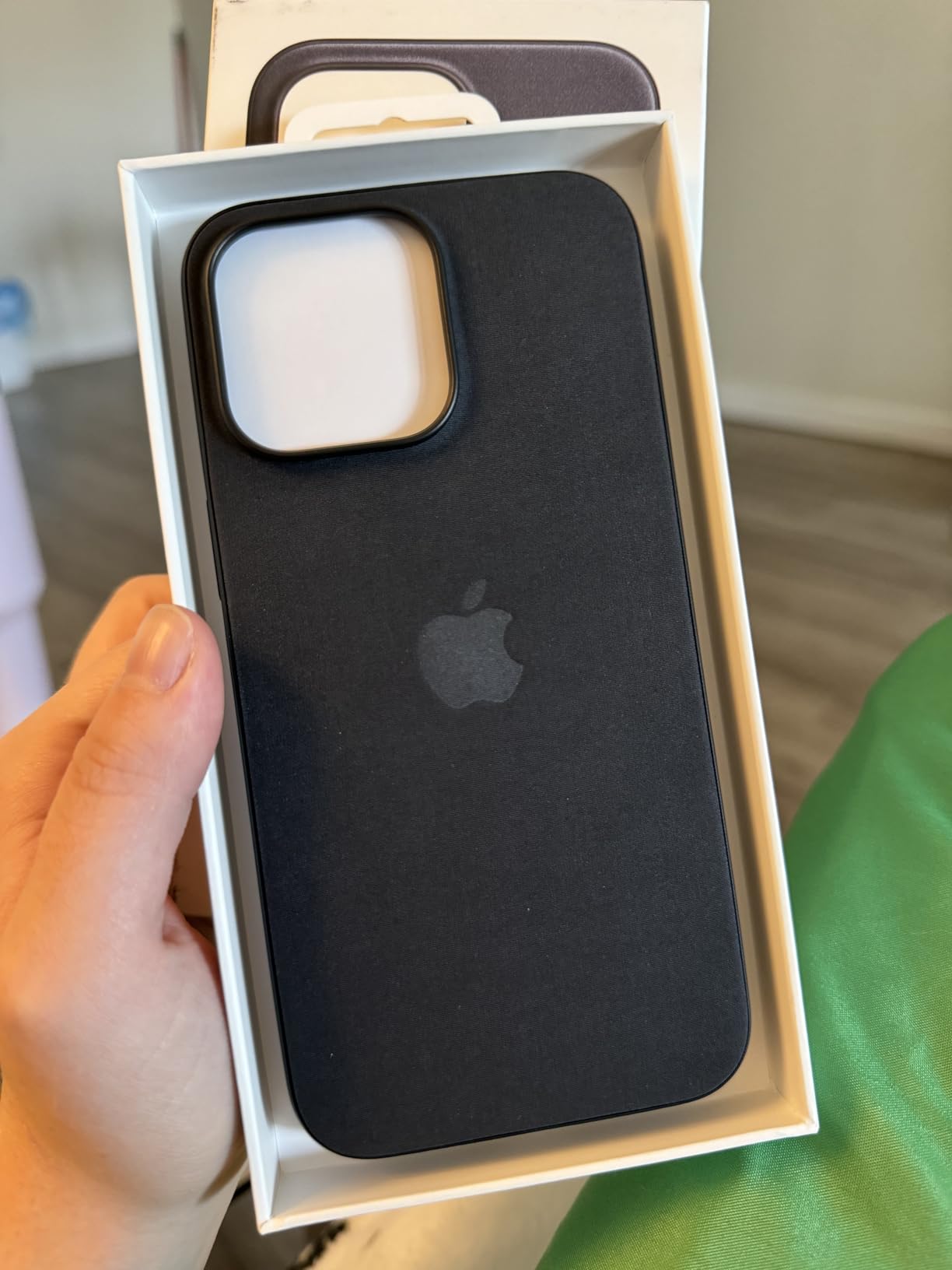 Apple FineWoven Custodia iPhone 15 Pro Max Nero MagSafe