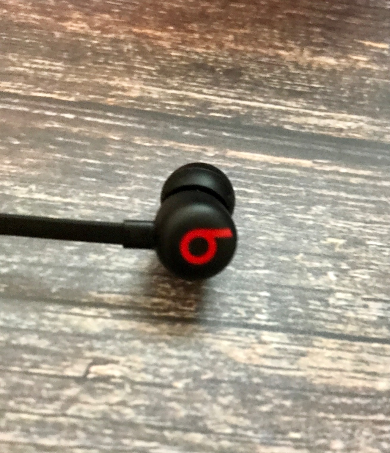 Beats Flex auricolari wireless nero 12 ore bluetooth