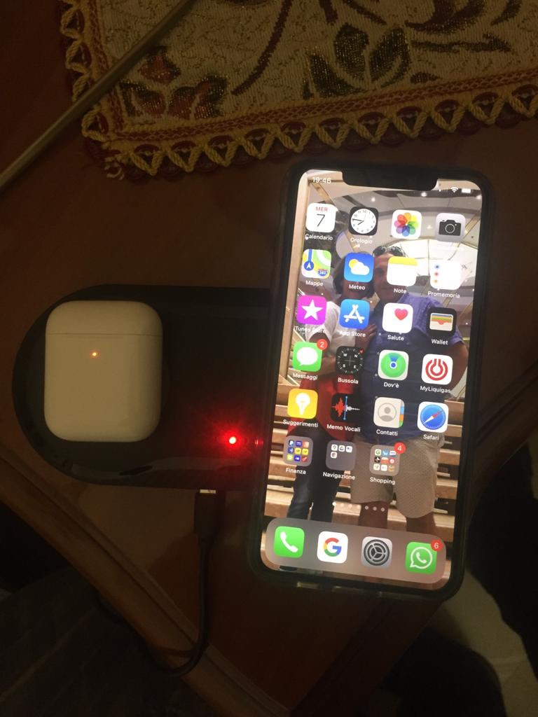 Apple custodia ricarica wireless per AirPods con Lightning