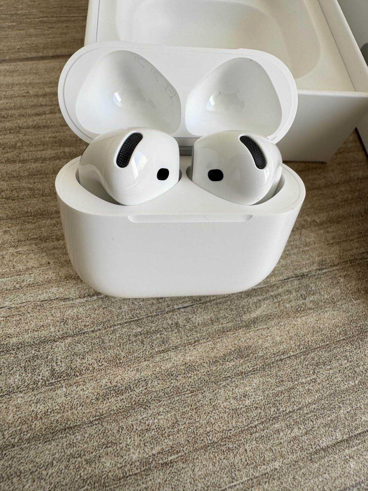 Apple AirPods 5 auricolari wireless con custodia wireless