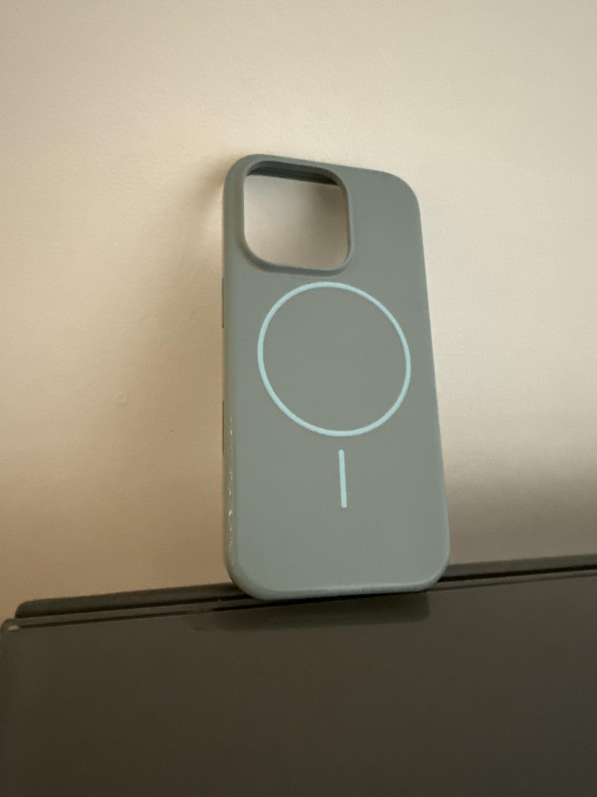 Beats custodia iPhone 16 cover MagSafe tramonto viola antigraffio