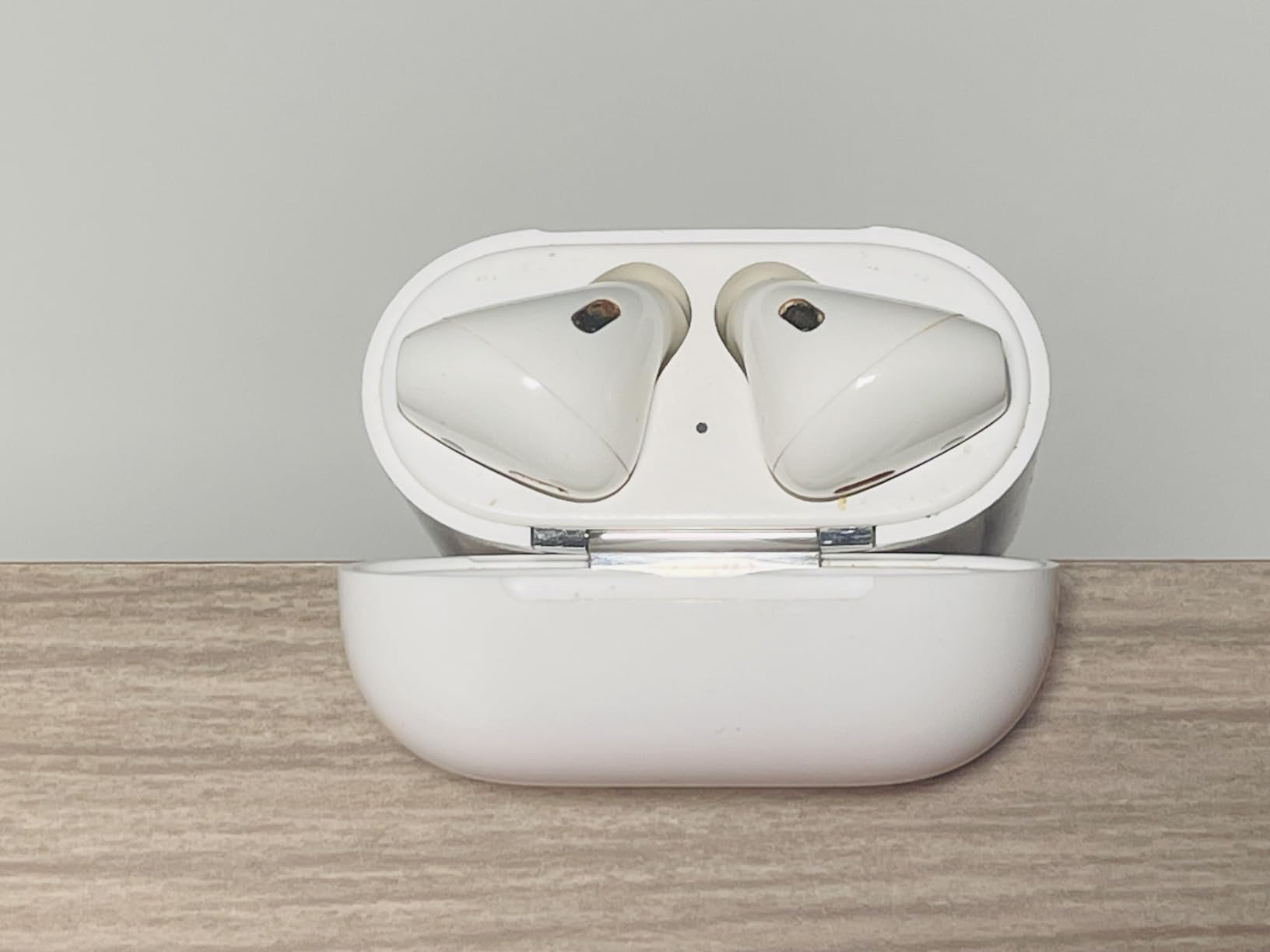 Apple AirPods 2ª generazione auricolari con custodia con cavo
