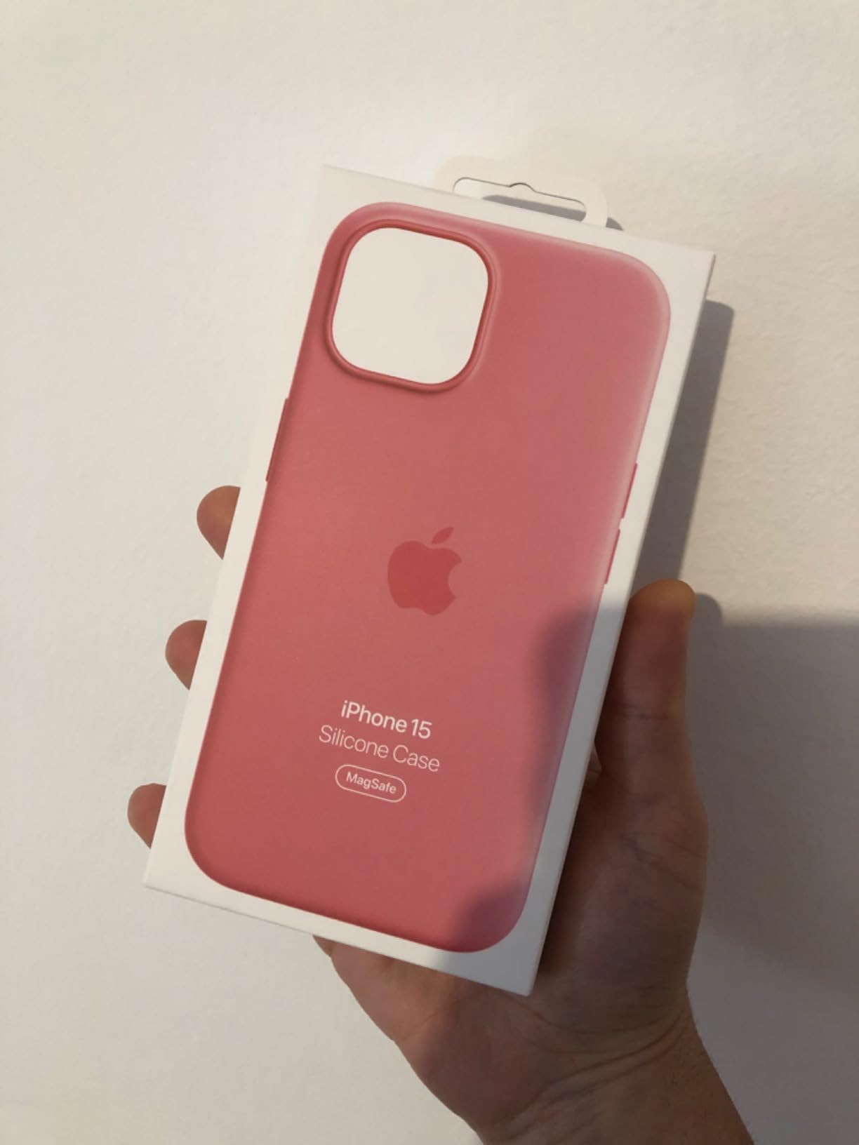 Apple iPhone 15 custodia MagSafe silicone rosa antigraffio