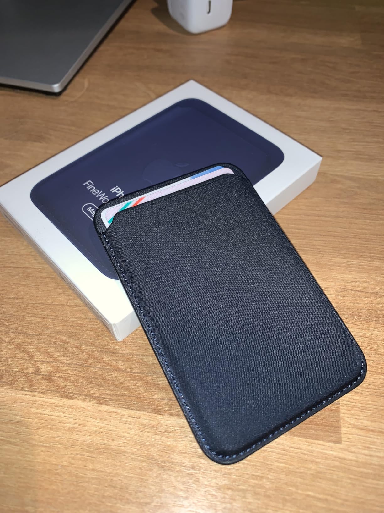 Apple portafoglio MagSafe FineWoven blu navy 3 carte