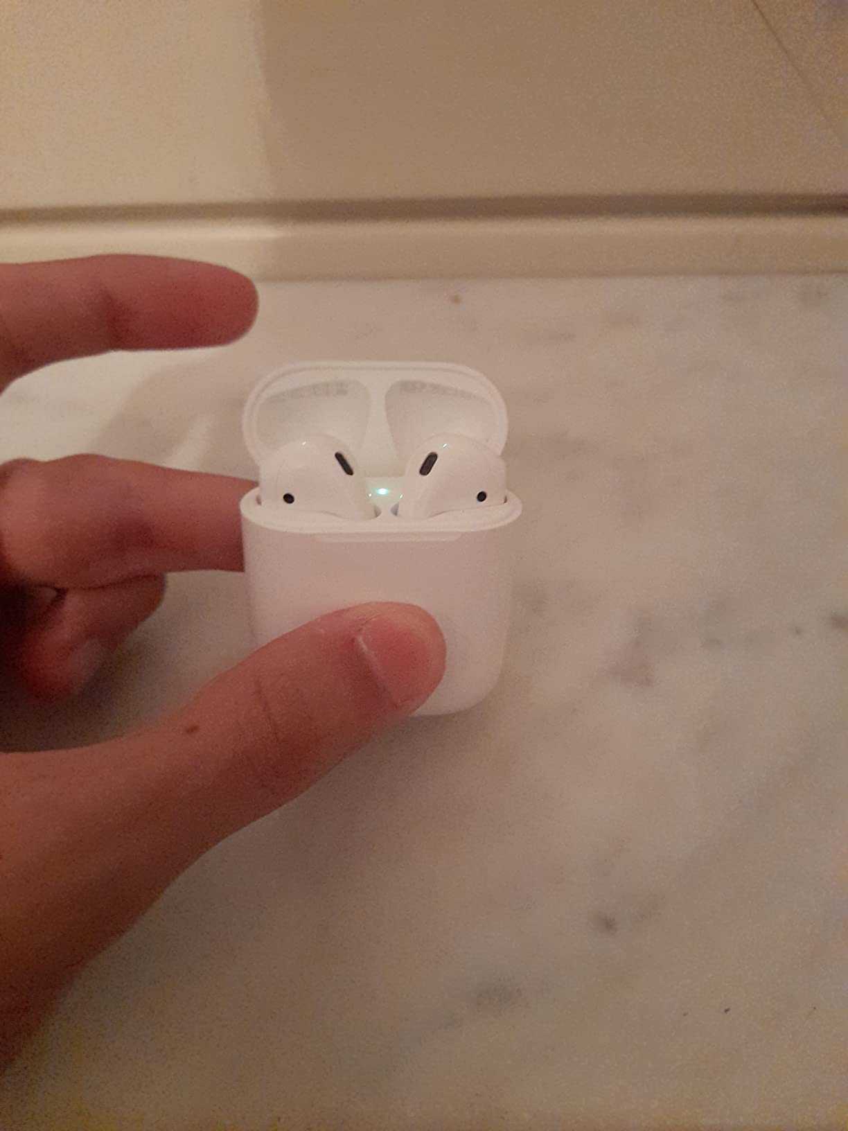 Apple AirPods 2ª generazione auricolari con custodia con cavo